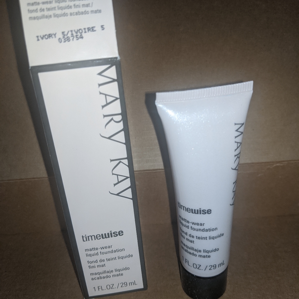 Mary Kay TimeWise Matte-Wear Foundation Ivory 5